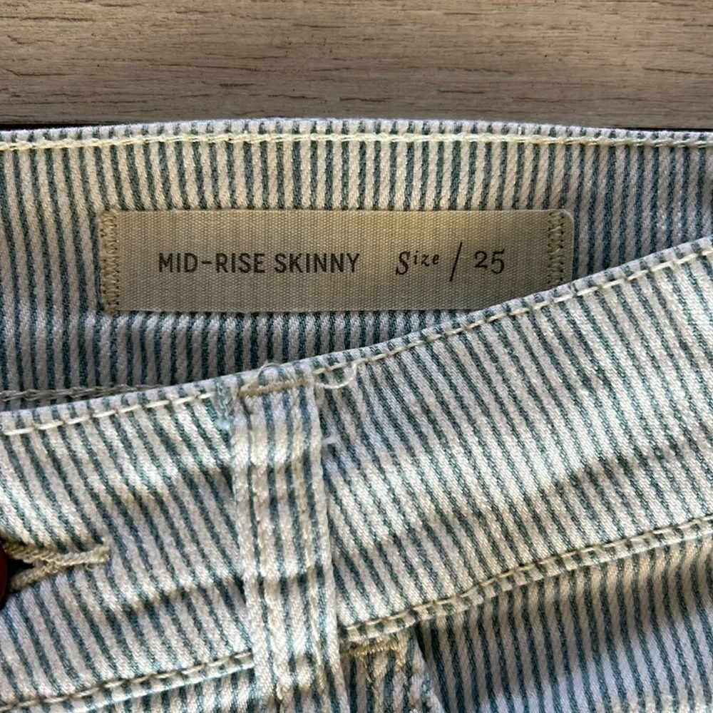 Anthropologie Pilcro mid rise skinny pinstripe jeans size 25